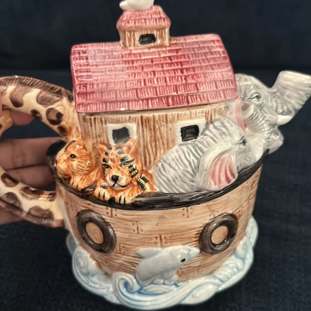 VTG Noah’s Ark teapot pitcher giraffe handle ceramic elephant‎ spout